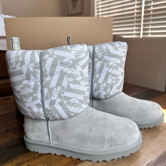 UGG Classic Short Jersey Stripe Boot - Picture 1 of 10